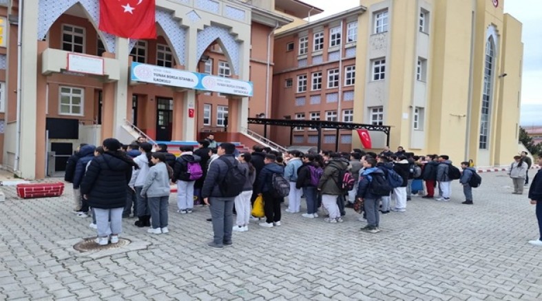 6 ŞUBAT DEPREMİ ŞEHİTLERİ YUNAK’TA SAYGIYLA ANILDI