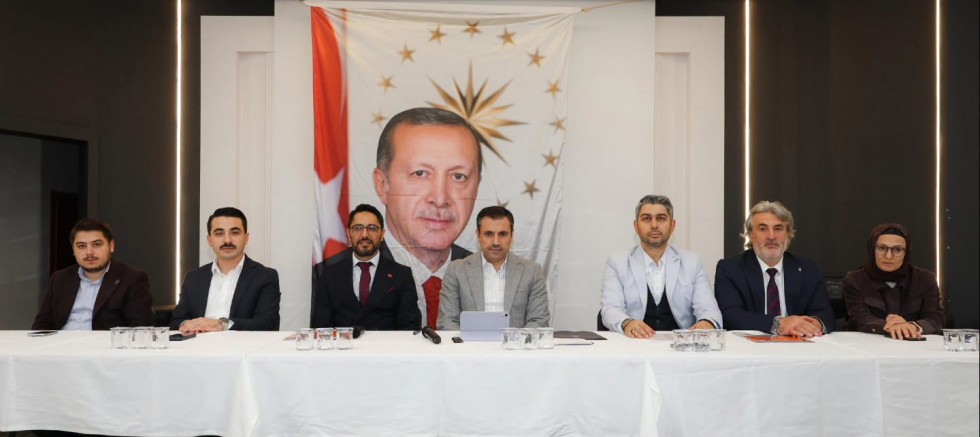 AK PARTİ İL BAŞKANI ÖZGÖKÇEN, MUHTARLARIN TALEPLERİNİ DİNLEDİ
