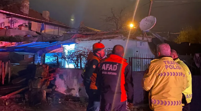 AKŞEHİR'DE ÇATI ÇÖKTÜ : 1 KİŞİ SAĞ KURTARILDI 