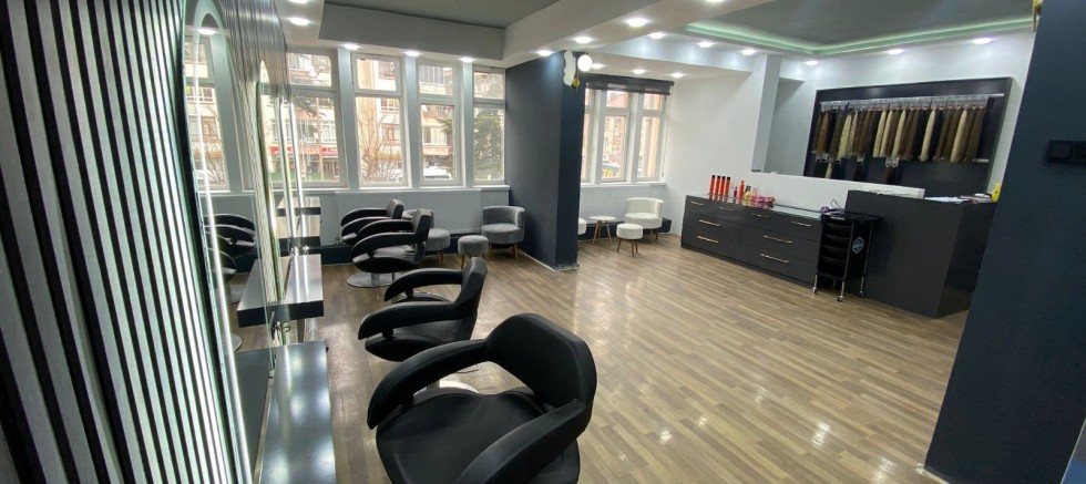 AKŞEHİR’DE GÜZELLİĞE YENİ BİR DOKUNUŞ: MESUT OKAN HAİR STÜDYO AÇILIYOR!