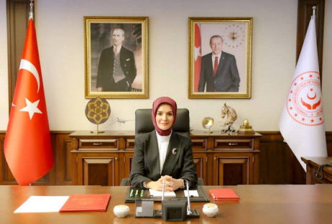 BAKAN MAHİNUR ÖZDEMİR GÖKTAŞ'TAN FON İDDİALARINA YANIT: İSİM BENZERLİĞİ, İSPATLANIRSA İSTİFA EDECEĞİM