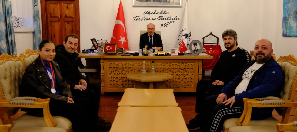 BAŞKAN KÖKSAL, PARAYÜZME İL BİRİNCİSİ ŞEYDA YILDIRIM’I MAKAMINDA AĞIRLADI!