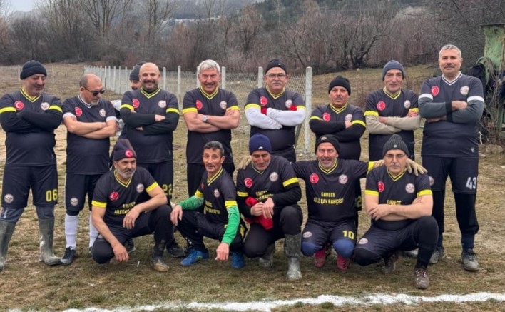 CANKURTARANDA FUTBOL TURNUVASI ÇAMURA RAĞMEN YAPILDI