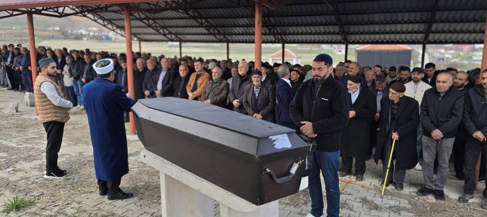 İMAM İÇİN EN ZOR CENAZE NAMAZI: BABASI VE AĞABEYİNİ GÖZYAŞLARIYLA UĞURLADI