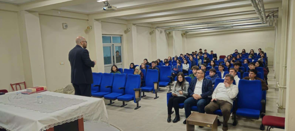 KARİYER GÜNLERİ’NDE HUKUK SÖYLEŞİSİ