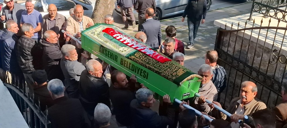 KIRAATHANEDEKİ TÜFEKLİ SALDIRIDA VURULARAK ÖLDÜRÜLEN İBRAHİM AKTAŞ GÖZYAŞLARIYLA TOPRAĞA VERİLDİ