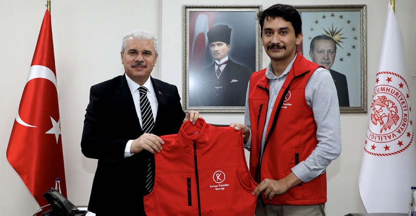KIRMIZI YELEKLİLER DERNEĞİ’NDEN VALİ AKIN VE KONYA AFAD’A ZİYARET