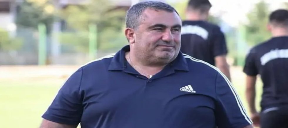 1922 AKŞEHİRSPOR’DA TEKNİK DİREKTÖR AYRILIĞI: NİYAZİ KART İLE YOLLAR AYRILDI