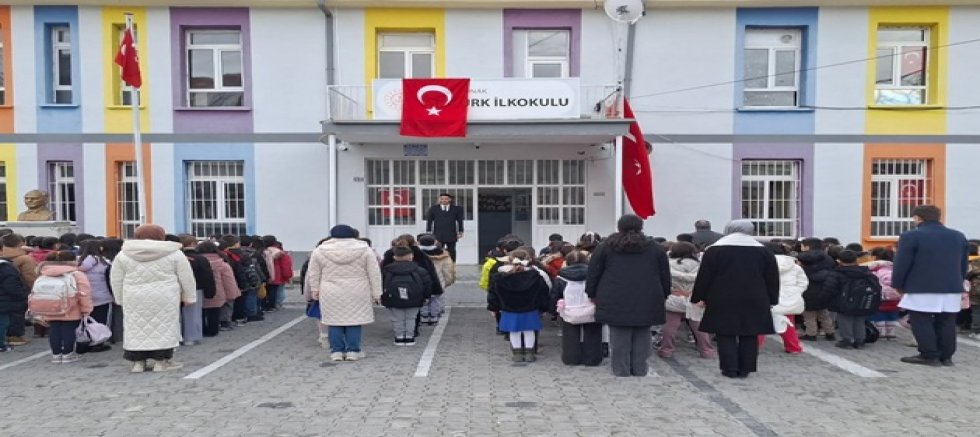 6 ŞUBAT DEPREMİ ŞEHİTLERİ YUNAK’TA SAYGIYLA ANILDI