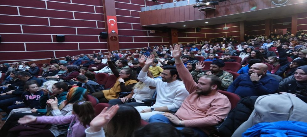 AKŞEHİR BELEDİYESİ RAMAZAN ETKİNLİKLERİNDE DOĞAÇLAMA TİYATRO RÜZGÂRI