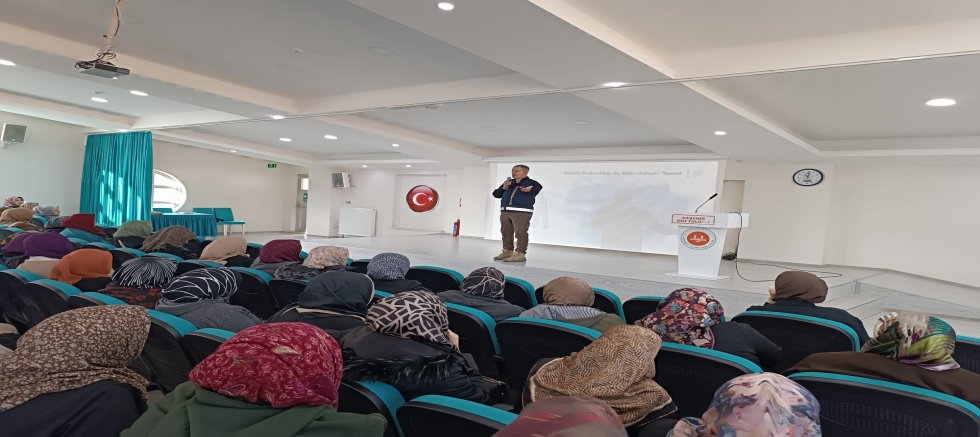 AKŞEHİR’DE “EN İYİ NARKOTİK POLİSİ ANNE” EĞİTİMİ DÜZENLENDİ