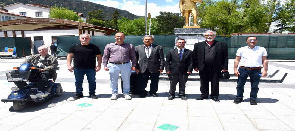 AKŞEHİR’DE ENGELLİLER HAFTASI’NDA DİKKAT ÇEKEN ÇAĞRI “ENGELLERİ ÖNCE ZİHİNLERDEN, SONRA ŞEHİRDEN KALDIRIN”