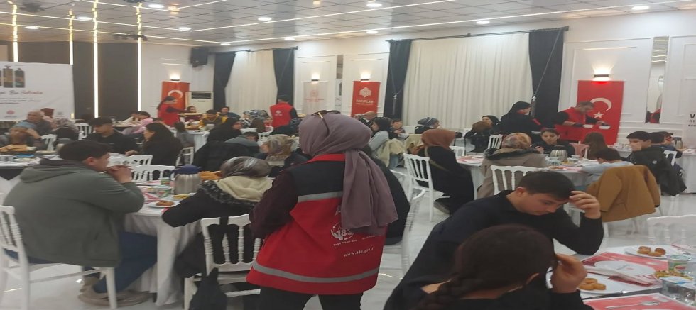 AKŞEHİR’DE GÖNÜLLERİ ISITAN İFTAR PROGRAMI