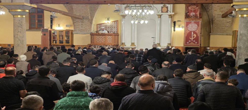 AKŞEHİR'DE KADİR GECESİ DUALARLA İDRAK EDİLDİ 