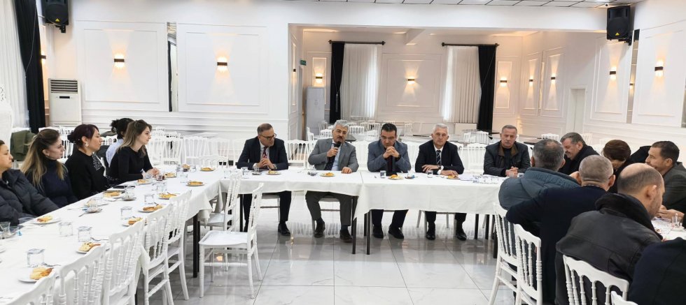 AKŞEHİR'DE MESLEKİ VE TEKNİK EĞİTİMDE İŞLETME BECERİLERİ MASAYA YATIRILDI 