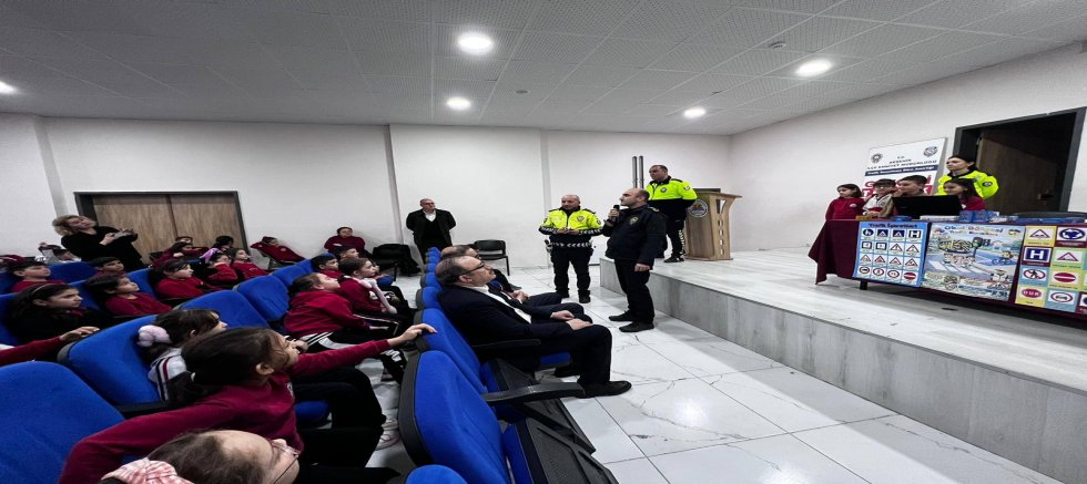 AKŞEHİR’DE MİNİKLERE TRAFİK BİLİNCİ: “OYUNLA ÖĞREN, GÜVENDE KAL” PROJESİ HAYATA GEÇİRİLDİ 