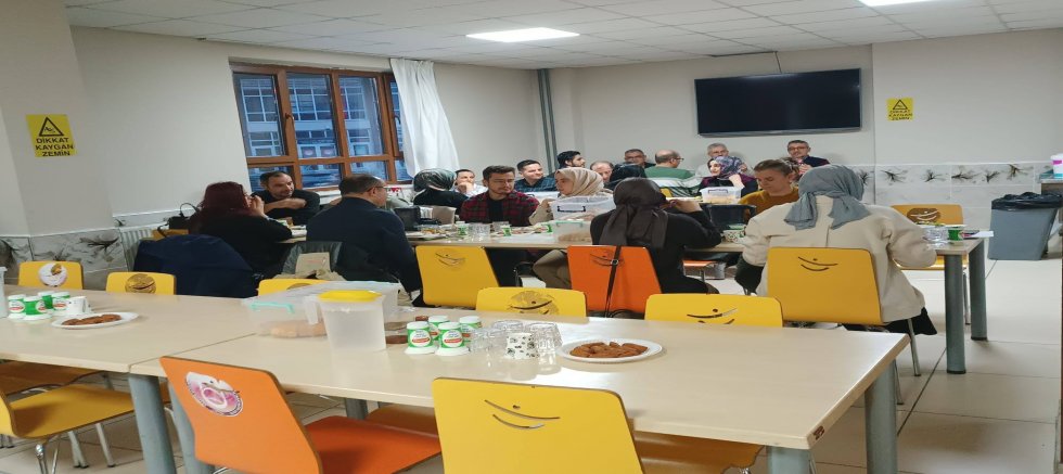 AKŞEHİR’DE “OKU-YORUM ÖĞRETMENİM” PROJESİ YOĞUN KATILIMLA SÜRÜYOR 