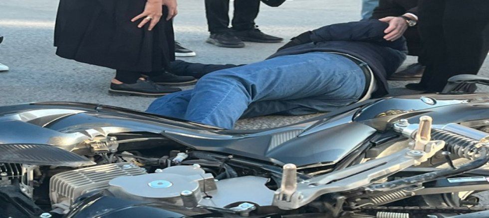 AKŞEHİR’DE TRAFİK KAZASI: MOTOSİKLET SÜRÜCÜSÜ YARALANDI