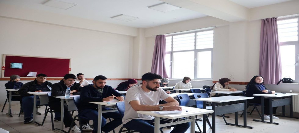 AKŞEHİR’DE UMRE ÖDÜLLÜ GENÇLİK BİLGİ YARIŞMASI GERÇEKLEŞTİRİLDİ