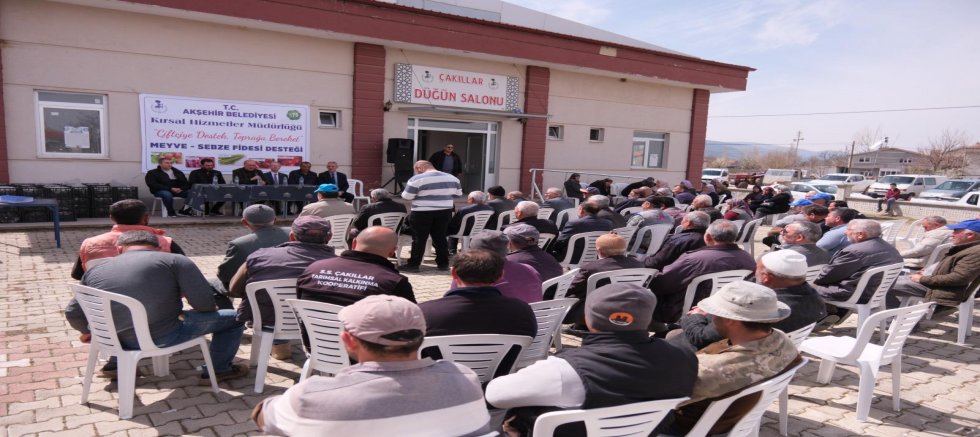 AKŞEHİR’DE ÜRETİCİYE BÜYÜK DESTEK: 126 BİN ÇİLEK FİDESİ TOPRAKLA BULUŞUYOR!