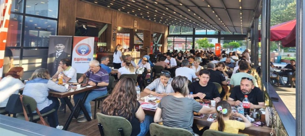 AKŞEHİR EĞİTİM-İŞ, YIL SONU DAYANIŞMA YEMEĞİNDE BİR ARAYA GELDİ 