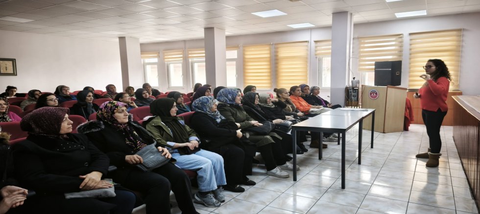 AKŞEHİR HALK EĞİTİM MERKEZİNDEN BİLİNÇSİZ ANTİBİYOTİK KULLANIMINA YÖNELİK BİLGİLENDİRME FAALİYETİ