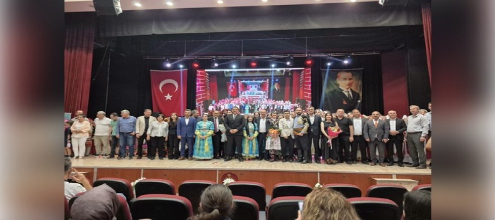AKŞEHİR KÜLTÜR MERKEZİ'NDE TARİHİ KALABALIK: TÜRKİYE'NİN RENKLERİ VE SESLERİ BÜYÜK BEĞENİ TOPLADI