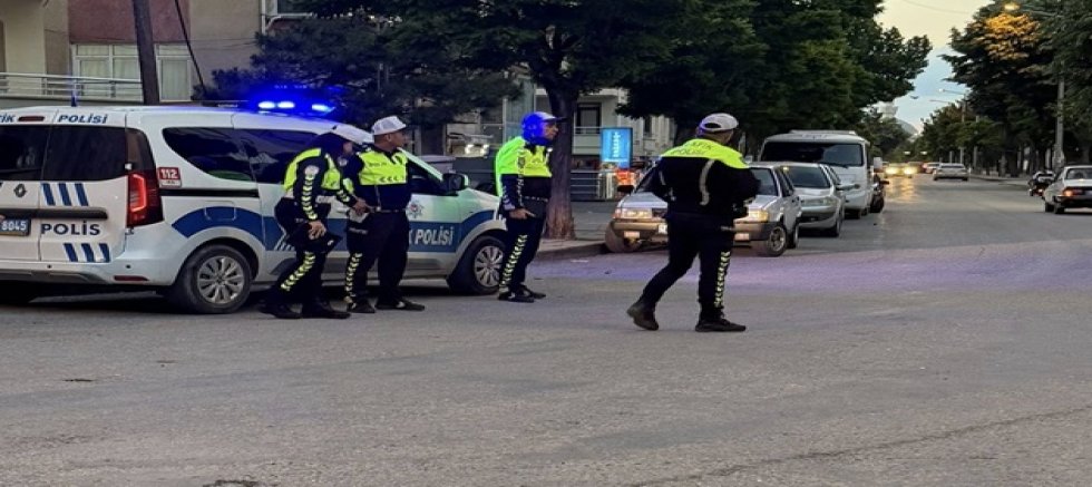 AKŞEHİR TRAFİK POLİSLERİ 7 GÜN 24 SAAT GÖREV BAŞINDA: GÜVENLİ BİR ŞEHİR İÇİN ÖZVERİLİ ÇALIŞMA