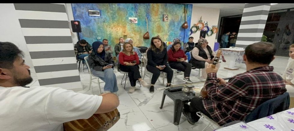 AKŞEHİR TÜRKÜ TOPLULUĞU, ÇALIŞMALARINI SADE SANAT ATÖLYESİ’NDE SÜRDÜRÜYOR