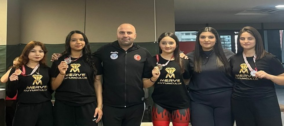 AKŞEHİRLİ HALTERCİLERDEN BÜYÜK BAŞARI: 8 SPORCU TÜRKİYE ŞAMPİYONASI’NDA İLÇEYİ TEMSİL EDECEK