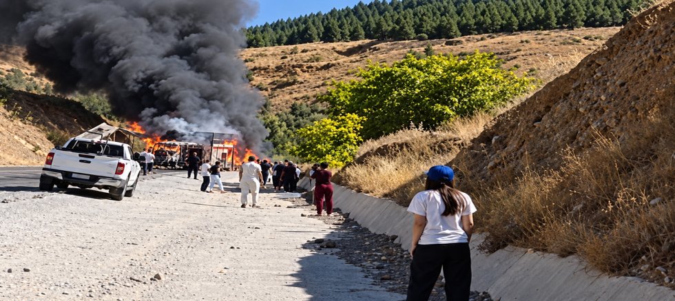 BAĞKONAK-AKŞEHİR YOLUNDA  SAMAN YÜKLÜ ARAÇTA YANGIN