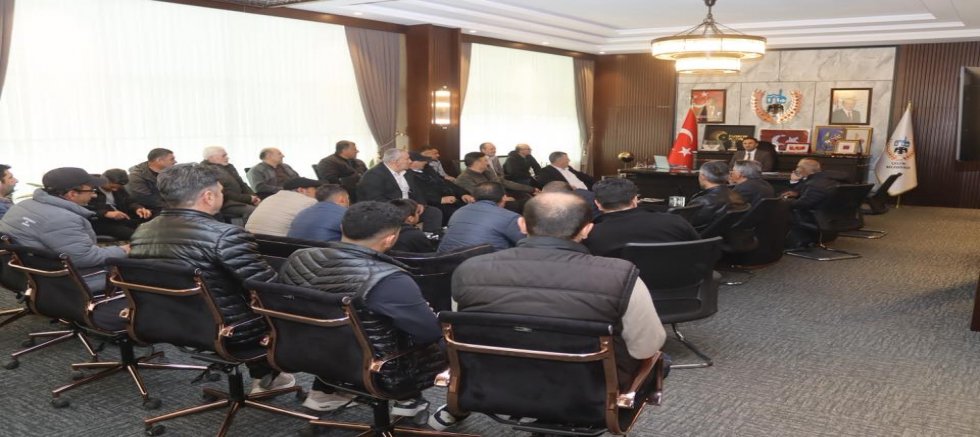 BAŞKAN MEŞE BELEDİYE PERSONELİYLE BAYRAMLAŞTI 