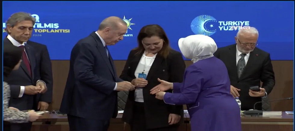 BURCU KÖKSAL'IN ROZETİNİ CUMHURBAŞKANI ERDOĞAN TAKTI 