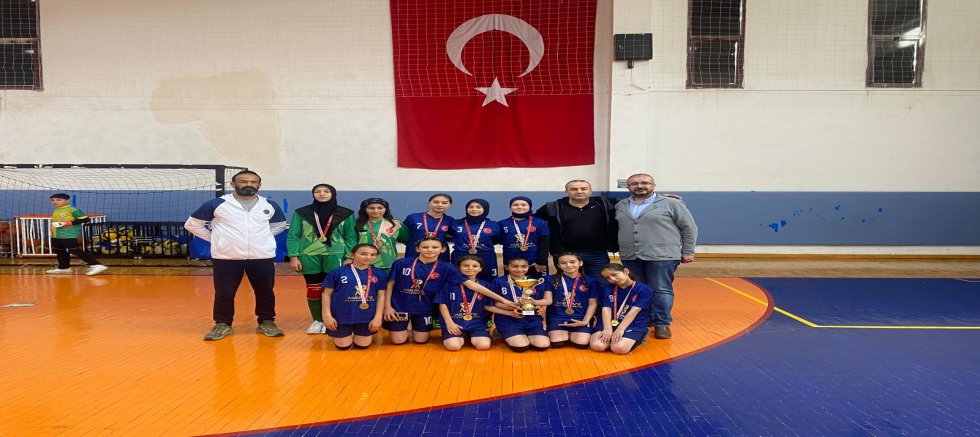 ENGİLİ HASAN DOĞAN ORTAOKULU’NDAN BÜYÜK BAŞARI: İL ŞAMPİYONU OLDULAR!