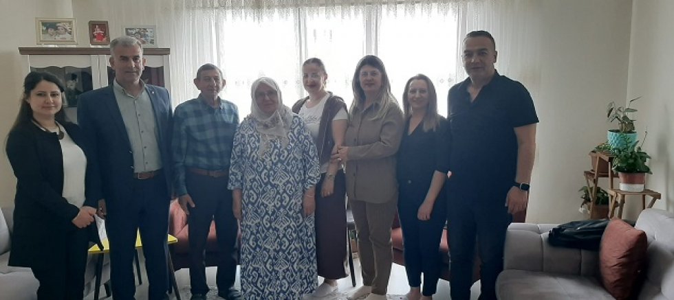 GÜLÜMSEYEN ÇOCUKLAR DERNEĞİ’NDEN ŞEHİT ANNELERİNE ANNELER GÜNÜ ZİYARETİ