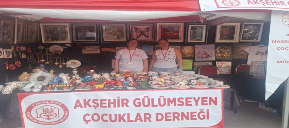 GÜLÜMSEYEN ÇOCUKLAR DERNEĞİ'NDEN ŞENLİKTE ANLAMLI STANT