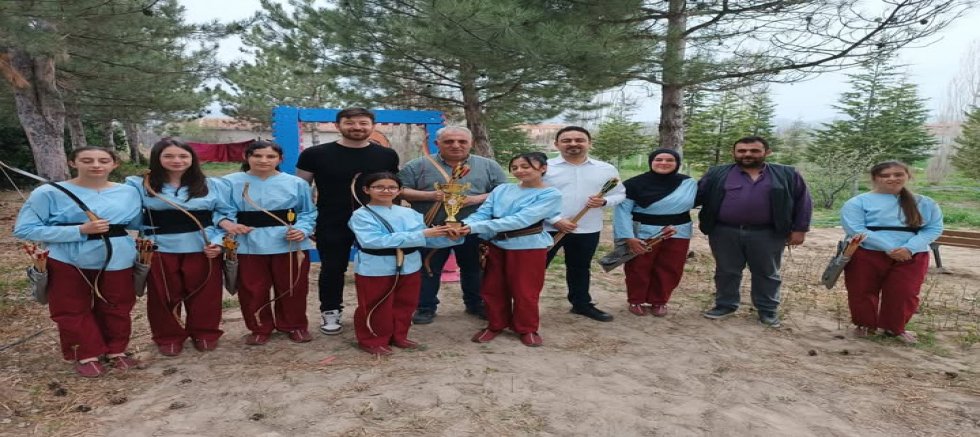HALK EĞİTİMİ KURSLARINDA YETİŞEN ÖĞRENCİLERDEN BÜYÜK BAŞARI: GELENEKSEL TÜRK OKÇULUĞU YILDIZLAR KIZ KATEGORİSİNDE İL İKİNCİLİĞİ
