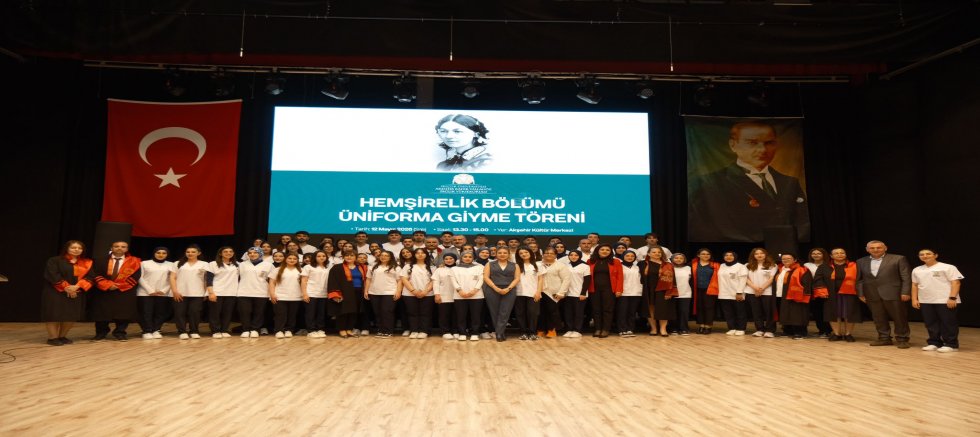 HEMŞİRE ADAYLARI ÜNİFORMALARINI GİYDİ