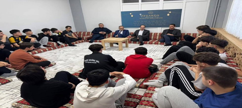 İLÇE MÜFTÜSÜ AHMET MÜJDECİ ÖĞRENCİLERLE RAMAZAN SÖYLEŞİSİNDE BULUŞTU