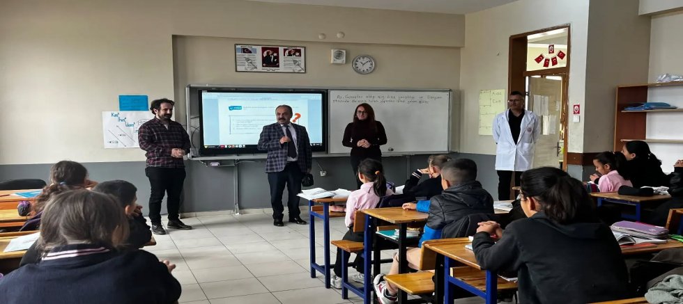 İŞCAN'DAN İKİ MAHALLE OKULUNA ZİYARET 
