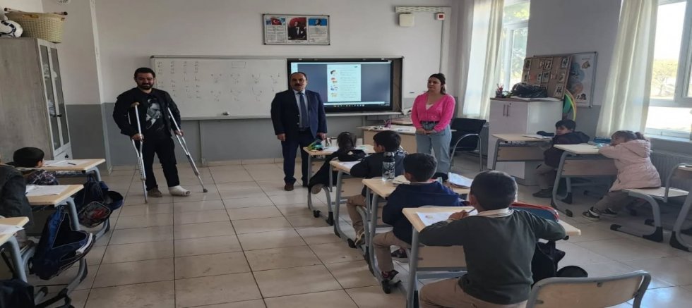 İŞCAN'DAN SARAY İLK VE ORTAOKULUNA ZİYARET 