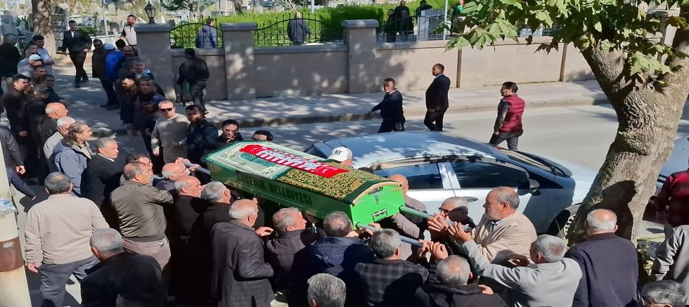 KIRAATHANEDEKİ TÜFEKLİ SALDIRIDA VURULARAK ÖLDÜRÜLEN İBRAHİM AKTAŞ GÖZYAŞLARIYLA TOPRAĞA VERİLDİ