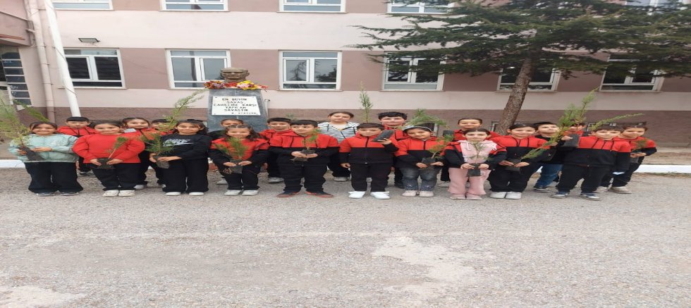 MİLLİ AĞAÇLANDIRMA GÜNÜ ETKİNLİĞİNDE FİDANLAR TOPRAKLA BULUŞTU