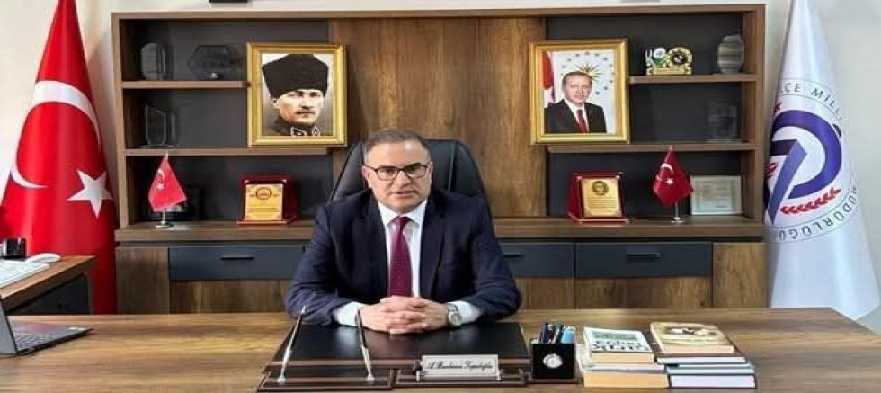 MİLLİ EĞİTİM MÜDÜRÜ TOPALOĞLU'NDAN 23 NİSAN MESAJI 