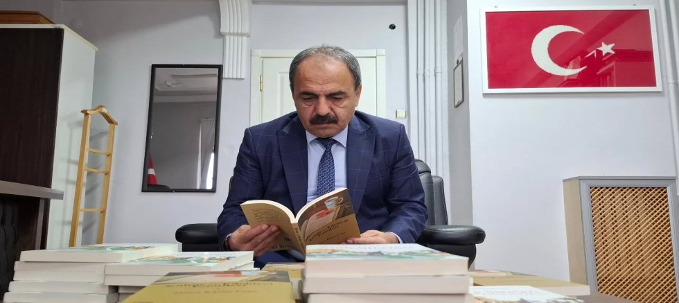 PROF. DR. ÜRÜN'DEN YUNAK OKULLARINA KİTAP ARMAĞANI