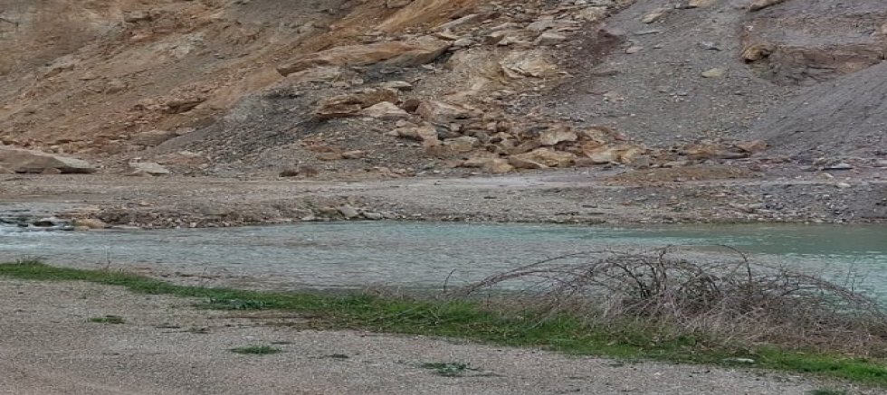 SULTAN DAĞLARI’NDA HEYELAN KORKUTTU: TAŞLAR YOLA YUVARLANDI 