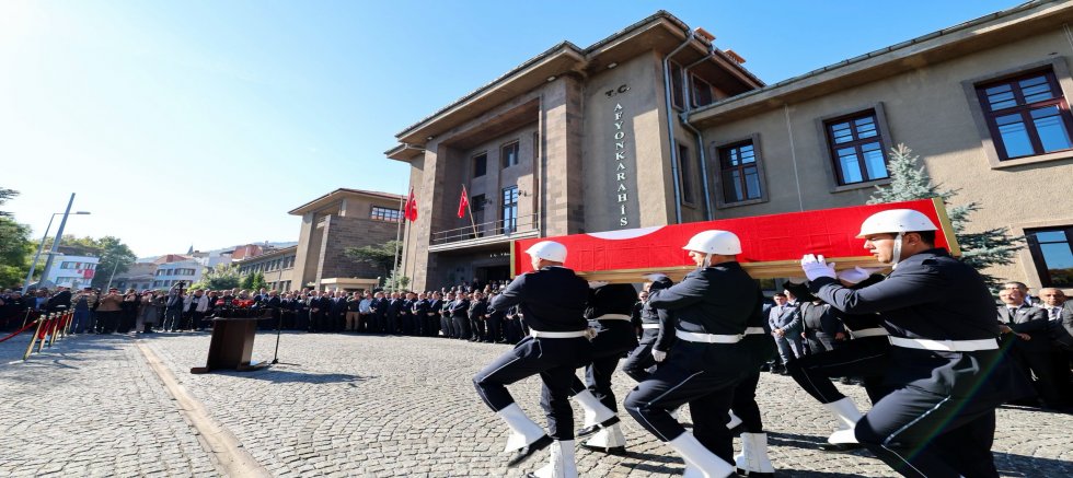 VALİ YARDIMCISI İHSAN AYRANCI, AFYONKARAHİSAR’DA DÜZENLENEN TÖRENLE MEMLEKETİNE UĞURLANDI