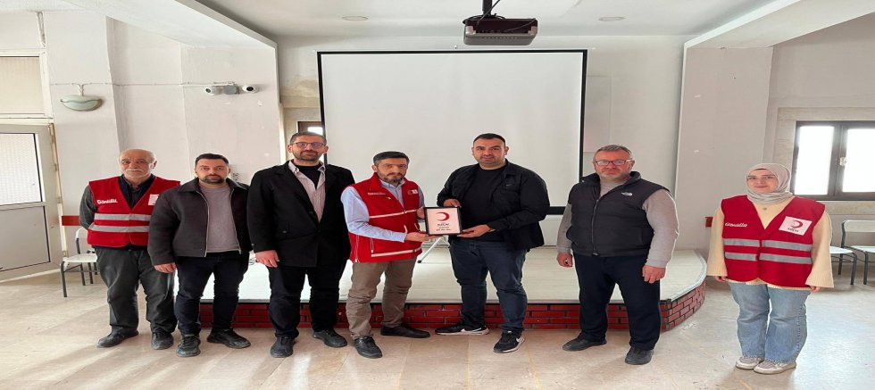 YAREN ARAMA KURTARMA’DAN KIZILAY AKŞEHİR ŞUBESİ’NE ZİYARET