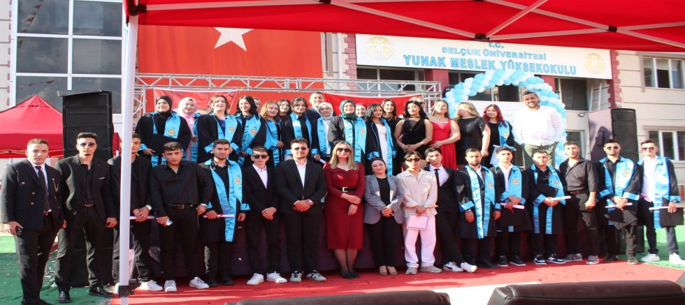 YUNAK’TA GURUR GÜNÜ : SELÇUK ÜNİVERSİTESİ YUNAK MYO ÖĞRENCİLERİ KEP ATTI