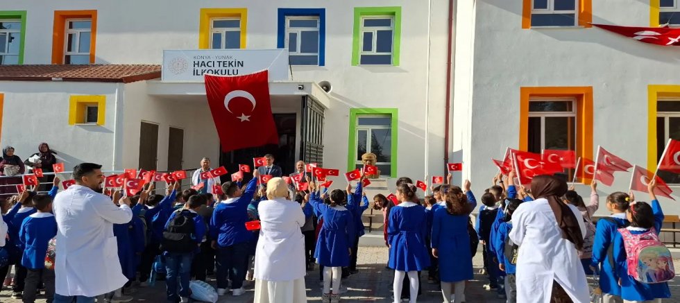 YUNAK'TA İLK DERS ZİLİ ÇALDI